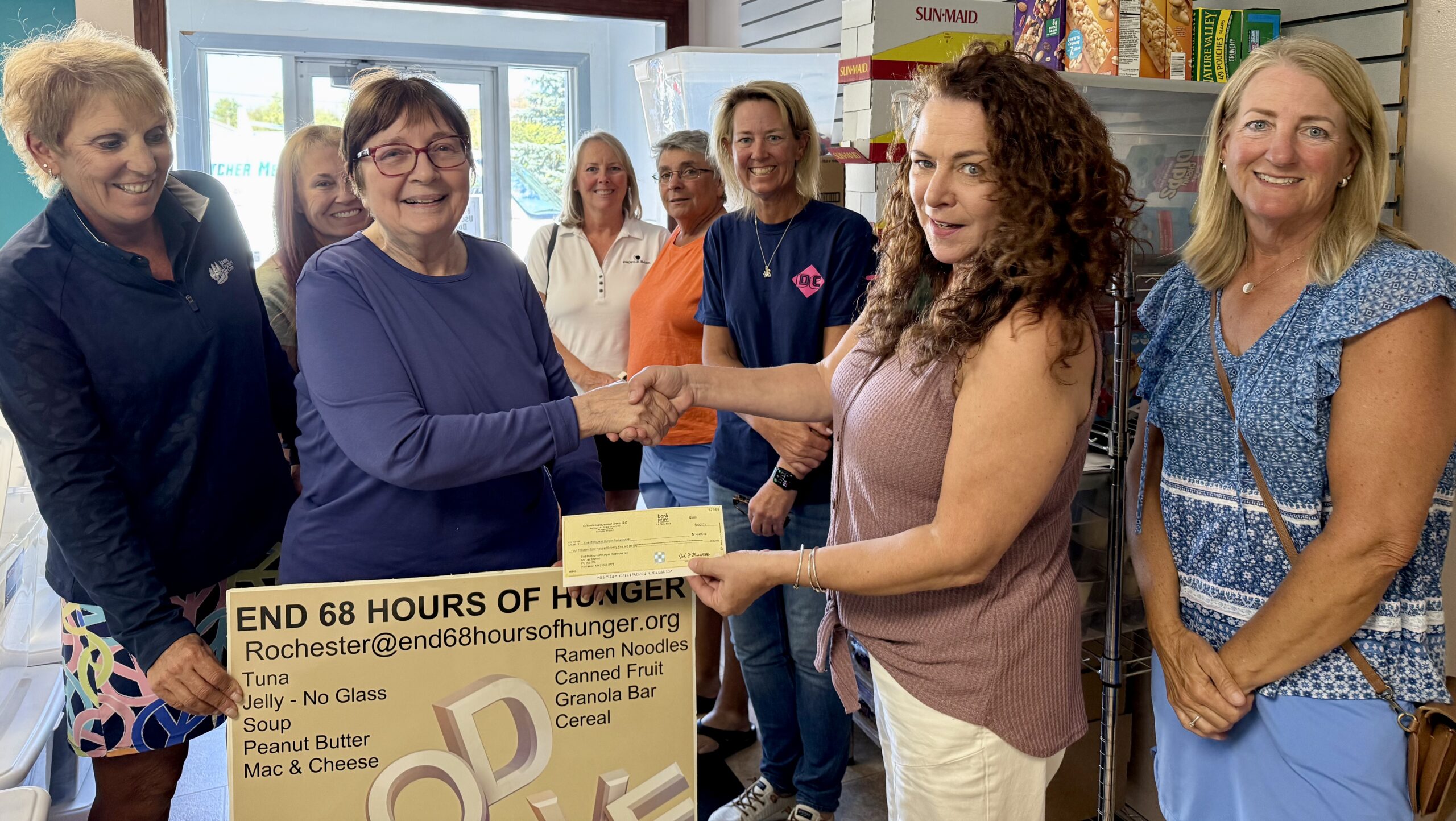 Rochester Country Club Ladies Invitational Committee Donates to End 68 Hours of Hunger